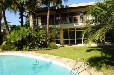 Casa á venda de  889 m², com 5 suítes, quadra de tênis, piscina e 8 vagas no bairro jardim guedala.