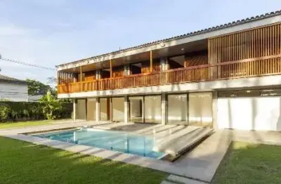 Casa com 1070 m², 5 quartos sendo 5 suítes para alugar no bairro cidade jardim.