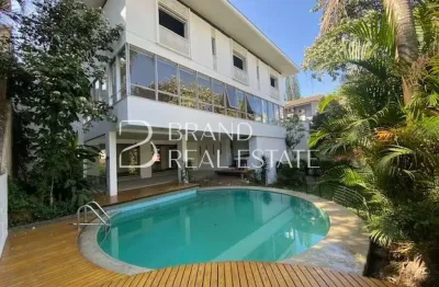 Casa com piscina  540 m², 4 quartos, piscina e 4 vagas no bairro Jardim Guedala.