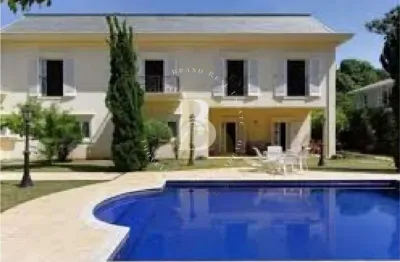 Primorosa casa com arquitetura e design clássico, localizada no jardim américa.