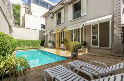 Casa com 360 m², 4 quartos sendo 4 suítes à venda no bairro morumbi.