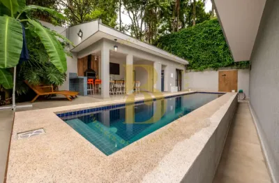 Casa reformada com  piscina privativa para venda e locação no brooklin !
