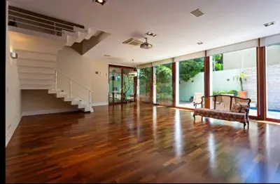 Casa com 350 m², 4 quartos sendo 2 suítes, 3 vagas à venda no alto da boa vista.