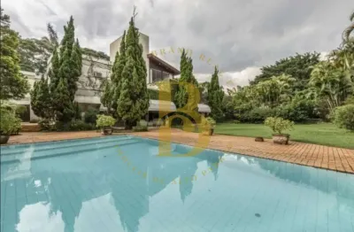 Casa de vila á venda de 900 m², com 4 suítes e 10 vagas bairro retiro morumbi.