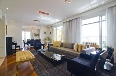 Apartamento iluminado, em andar alto, localizado em moema.