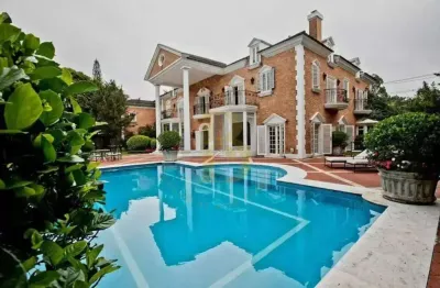 Casa á venda com 989 m², de 5 suítes e 9 vagas no bairro morumbi.