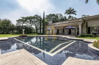 Casa com 2051 m², 6 quartos sendo 6 suítes à venda no bairro jardim morumbi.