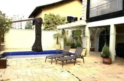 Casa com 444 m², 4 quartos sendo 2 suítes à venda no bairro morumbi.