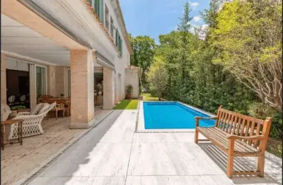 Casa de condomínio com 830 m², 5 quartos sendo 5 suítes à venda no bairro vila morumbi.