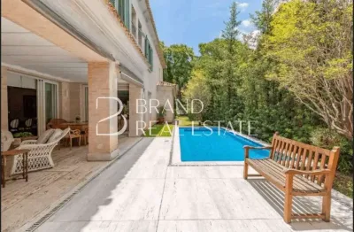 Casa de condomínio com 830 m², 5 quartos sendo 5 suítes à venda no bairro vila morumbi.