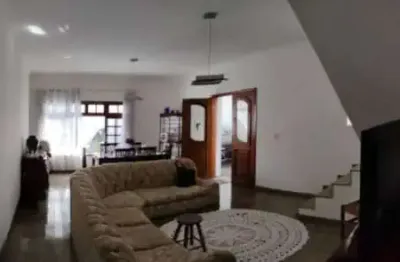 Casa com 350 m², 3 quartos sendo 1 suíte à venda no bairro alto da lapa.