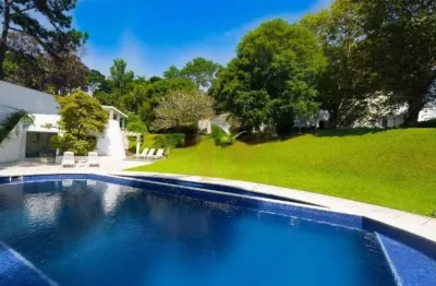 Casa de condomínio com 759 m², 4 quartos sendo 4 suítes à venda no bairro chácara flora.