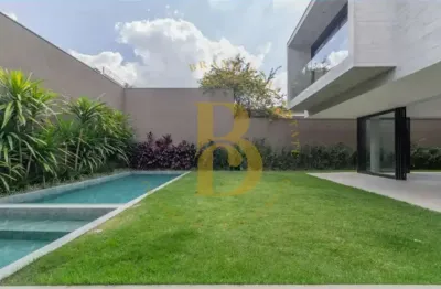 Casa com 560 m², 4 quartos sendo 4 suítes à venda no bairro alto de pinheiros.