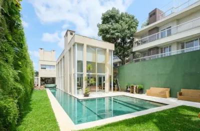 Casa moderna, com espaço gourmet, localizada na vila madalena.