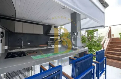 Sofisticada cobertura, com piscina e linda vista, localizada na Chácara Santo Antônio.