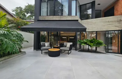 Casa recém reformada com 408 m², 3 quartos sendo 3 suítes à venda no bairro brooklin.