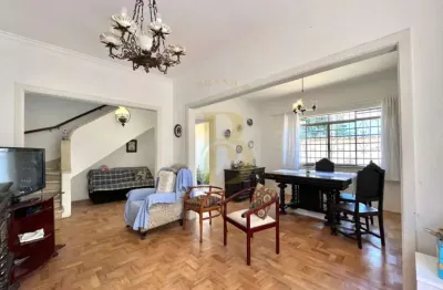 Casa ampla e iluminada com 180m², 3 quartos e área externa para 6 vagas