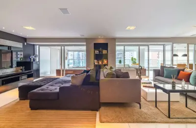 Apartamento com 335m², 3 suítes e 4 vagas de garagem à venda em moema