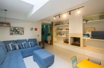 Casa totalmente reformada em frente a hipica do brooklin com 220m² 4 dormitórios 2 vagas