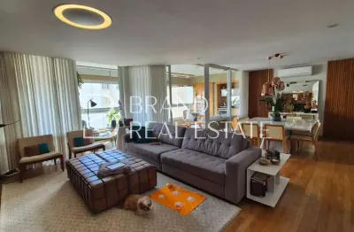 Apartamento no Trilogie 165m, 3 suítes 3 vagas lazer completo.