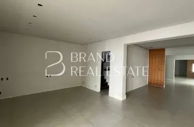 Casa comercial de 230m2, com 07 salas e 04 vagas no Bairro Moema SP