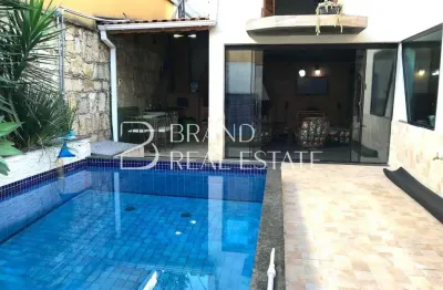 Excelente Casa à Venda em Indianópolis  350 m²  5 quartos e 5 vagas.