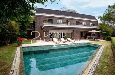 Casa imponente á venda no Cidade jardim. 1057m², 5 suítes, 6 banheiros, 7 vagas, piscina.