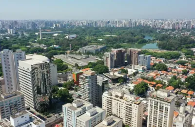 Apartamento com 3 suítes e vista privilegiada do parque ibirapuera.