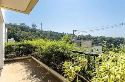 Em rua sem saída, com verde exuberante e cheia de modernidade - valville 2