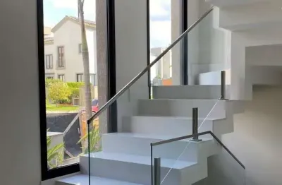 Uma casa nova em Tamboré 11, com 4 suítes e padrão de acabamento Premium