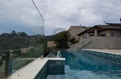 Casa a venda no residencial campos do conde, sendo 5 quartos (suítes), vista livre e pra mata e 6 vagas para carro