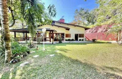 Casa - fazendinha - 5dorm / 3 suítes em 2 lotes, final de rua, spa, gourmet e linda vista!