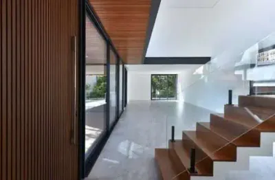 Casa a venda em tamboré 10 com assinatura de arquiteto premiado, 4 suítes (quartos) e  pé direito duplo