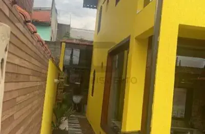 Casa a venda ou permuta em condomínio caucaia do alto 1, com piscina, sobrado com 3 quartos, piscina aquecida, e área gourmet com churrasqueira e forn