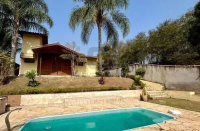 Imóvel exclusivo: casa de alto padrão em condomínio, 3 quartos, 2 suítes, 2 salas, 4 banheiros, 5 vagas de garagem em monte alegre do sul-sp.