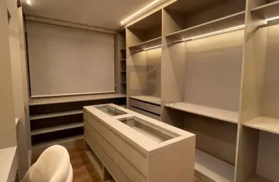 Apartamento mobiliado a venda no centro de alphaville, 3 suítes, reformado, andar alto e vista contemplativa