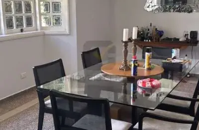 Casa totalmente térrea em Alphaville 12 Doze, com 4 quartos (2 suítes) e piscina, excelente para retrofit