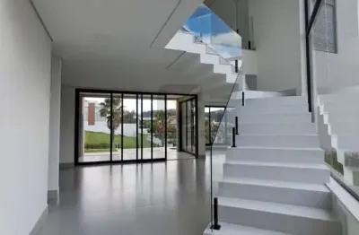 Casa sobrado nova a venda em alphaville tamboré com vista contemplativa e permanente, 4 suítes, sem vizinho nos fundos