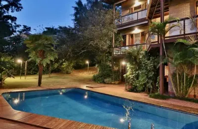 Luxuosa mansão em condomínio na morada dos pássaros, barueri-sp: 7 quartos, 7 suítes, 3 salas, 9 banheiros, 8 vagas, 628m².