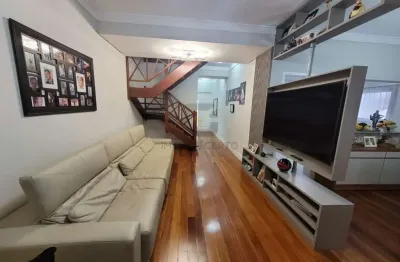 Casa à venda em condomínio exclusivo em cotia-sp: 3 suítes, móveis planejados e mais!