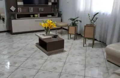 Sobrado 3 dorm com suíte sendo 1 dorm. terreo com wc 2 vg