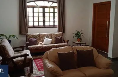 Sobrado no parque renato maia, com 5 quartos, sendo 3 suites e 3 vagas de garagem!