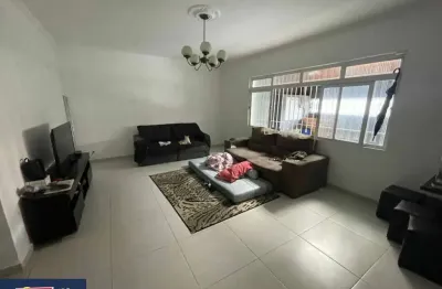 Três casas no mesmo terreno - ideal para investimento ou família grande