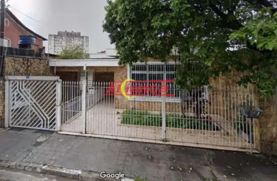 Casa térrea com 4 quartos sendo uma suíte e garagem para 6 veículos