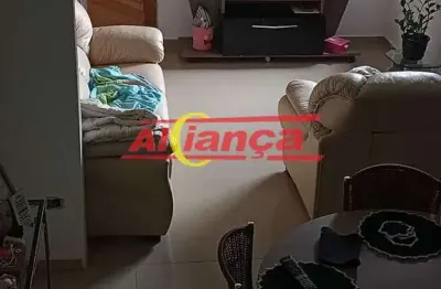 Sobrado com 2 quartos,2 banheiros, sala dois ambiente e ampla.
