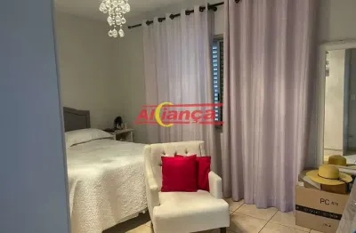 Localizada em região com excepcional infraestrutura e cercada de farta oferta de serviços e comé