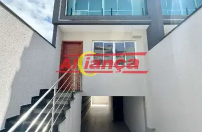 Na parada inglesa: sobrado novo com 3 suítes e 180m²!