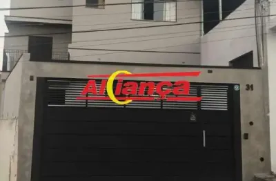 Sobrado com 3 dormitórios  localização conveniente: próximo a escolas, supermercados e transporte pú