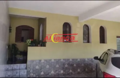 Casa térrea, localizada em região com excepcional infraestrutura . .