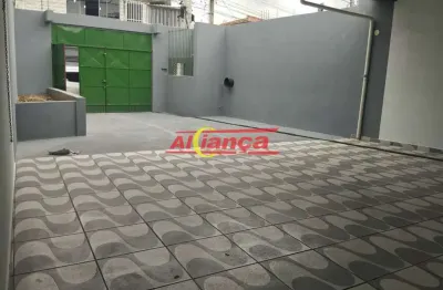 Casa térrea com amplo quintal e frente para duas ruas, terreno de 305m2 no jardim bananal